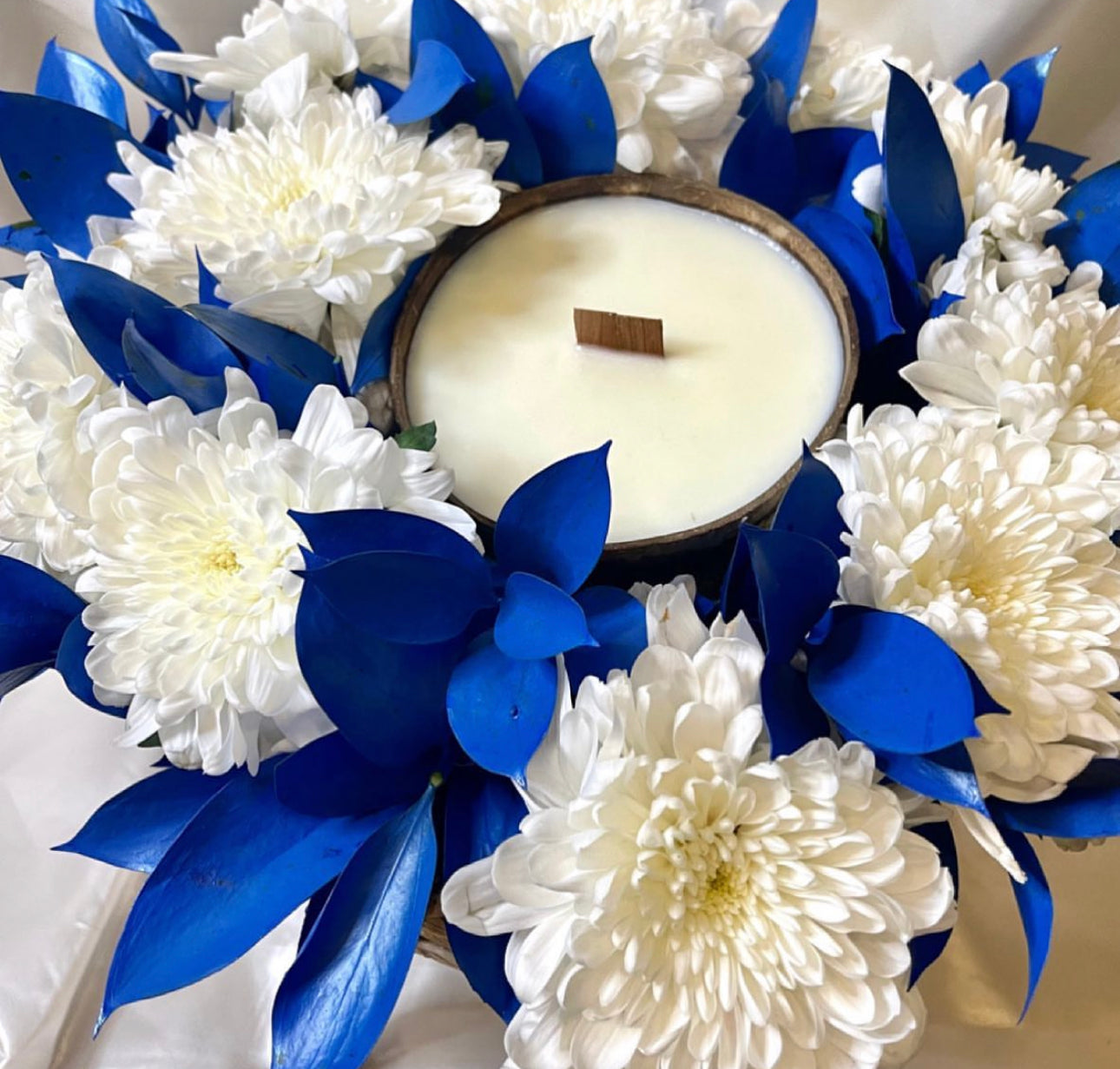 coconut shell with stand with balloons