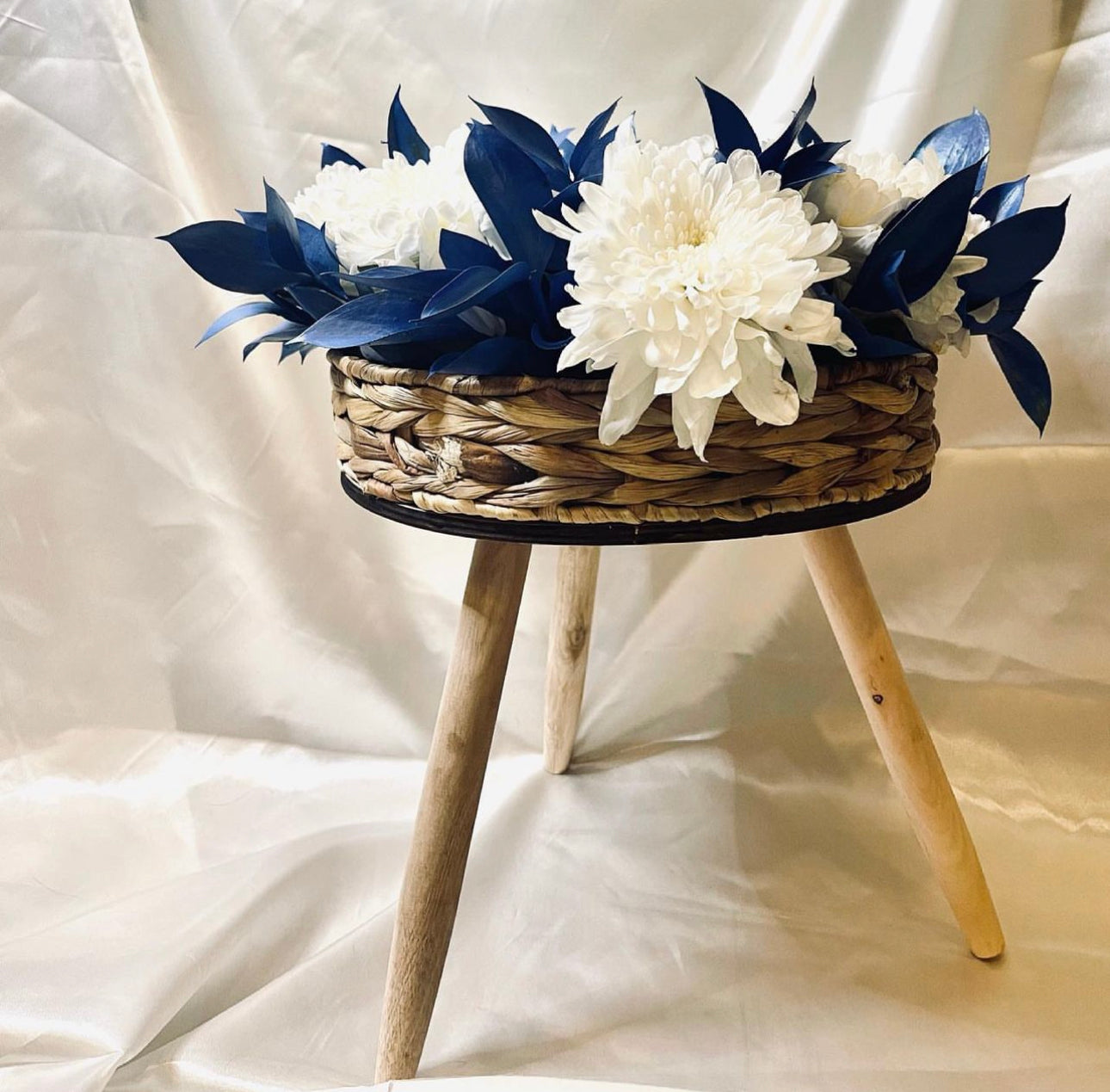 coconut shell with stand with balloons